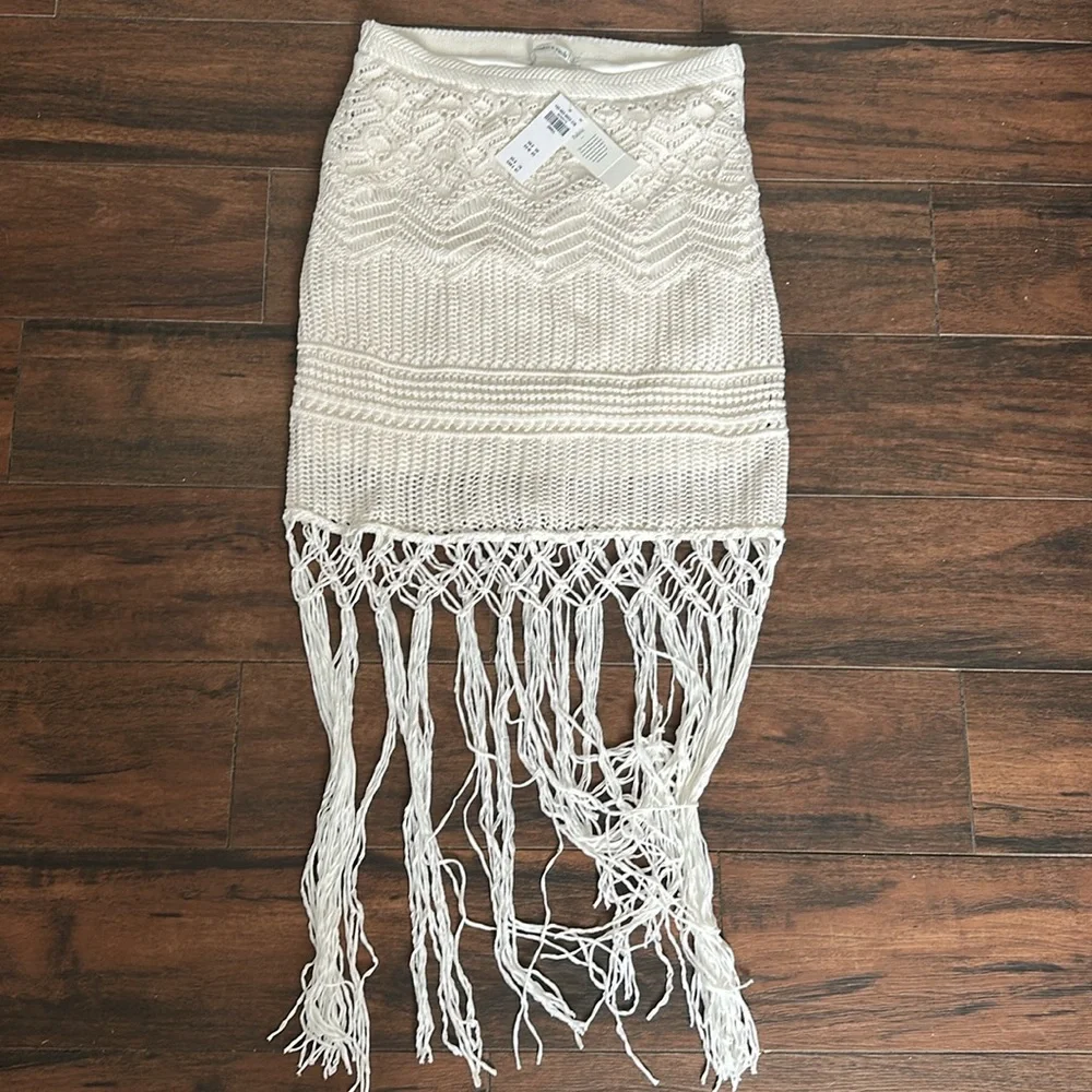 Abercrombie Crochet-Style White Fringe Knit skirt - Picture 3 of 7